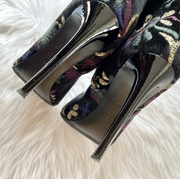 Giuseppe Zanotti Bimba Magdalena Floral Velvet Brocade Embroidered Sock Booties - Picture 7 of 9